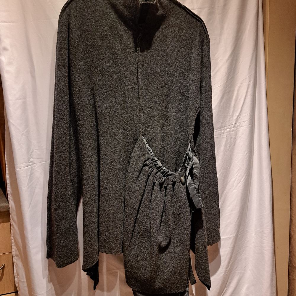 Elegant Gray Women's Sweater